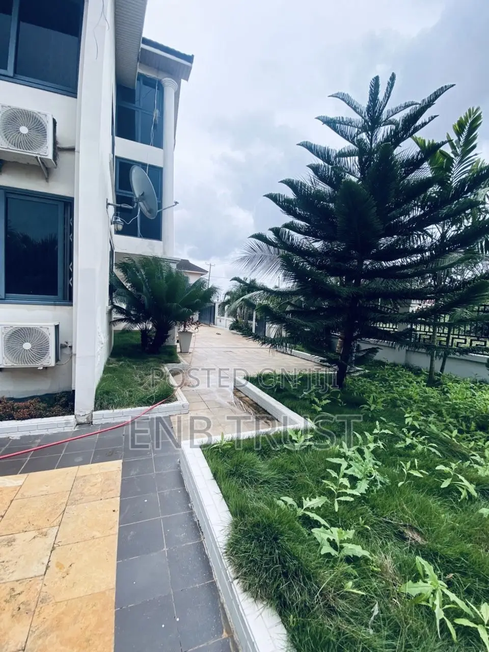7bdrm Duplex in Ofankor Barrier, Post Office Area for sale