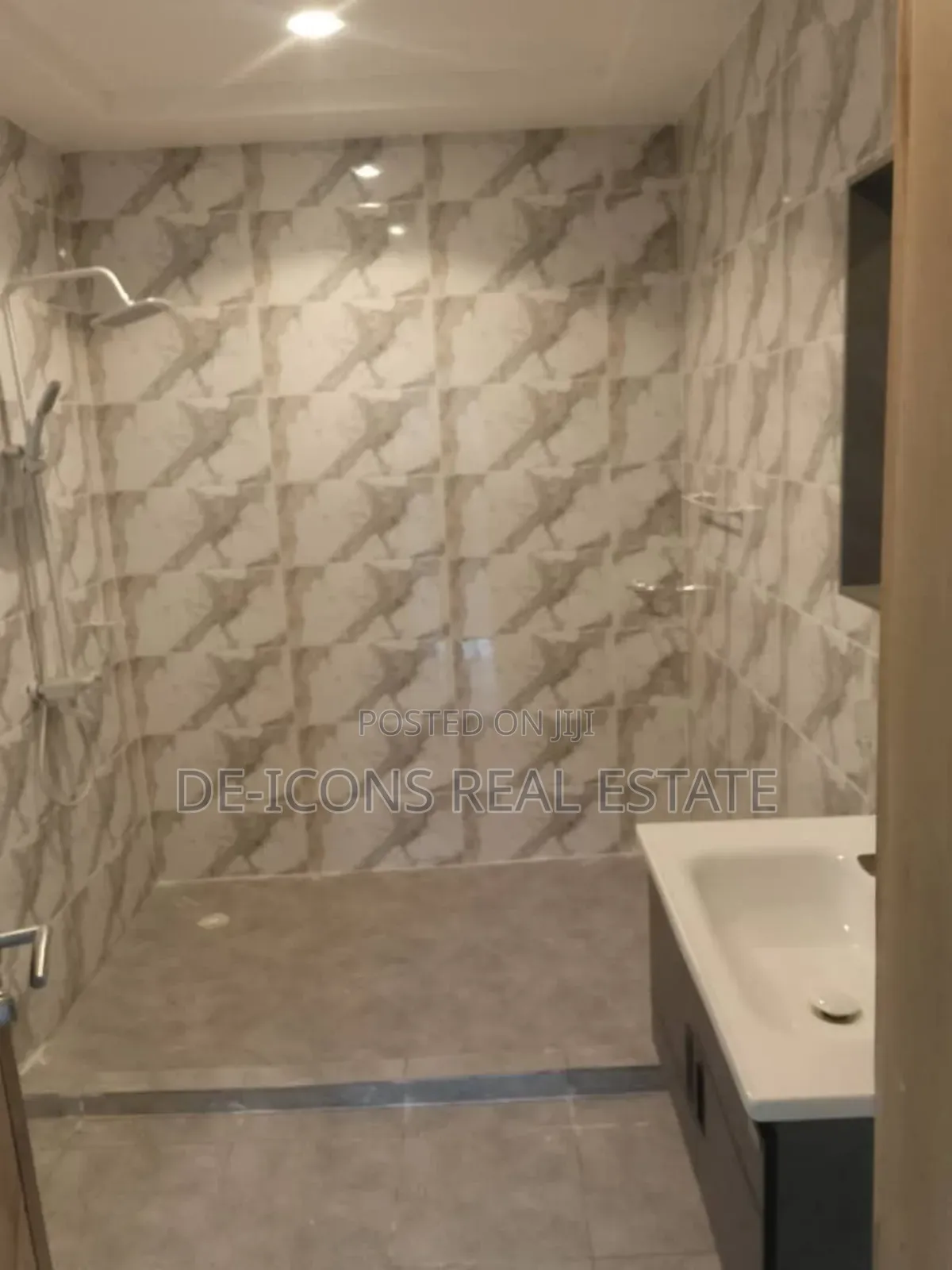 2bdrm House in De-Icons Real Estate, Awutu Senya East Municipal