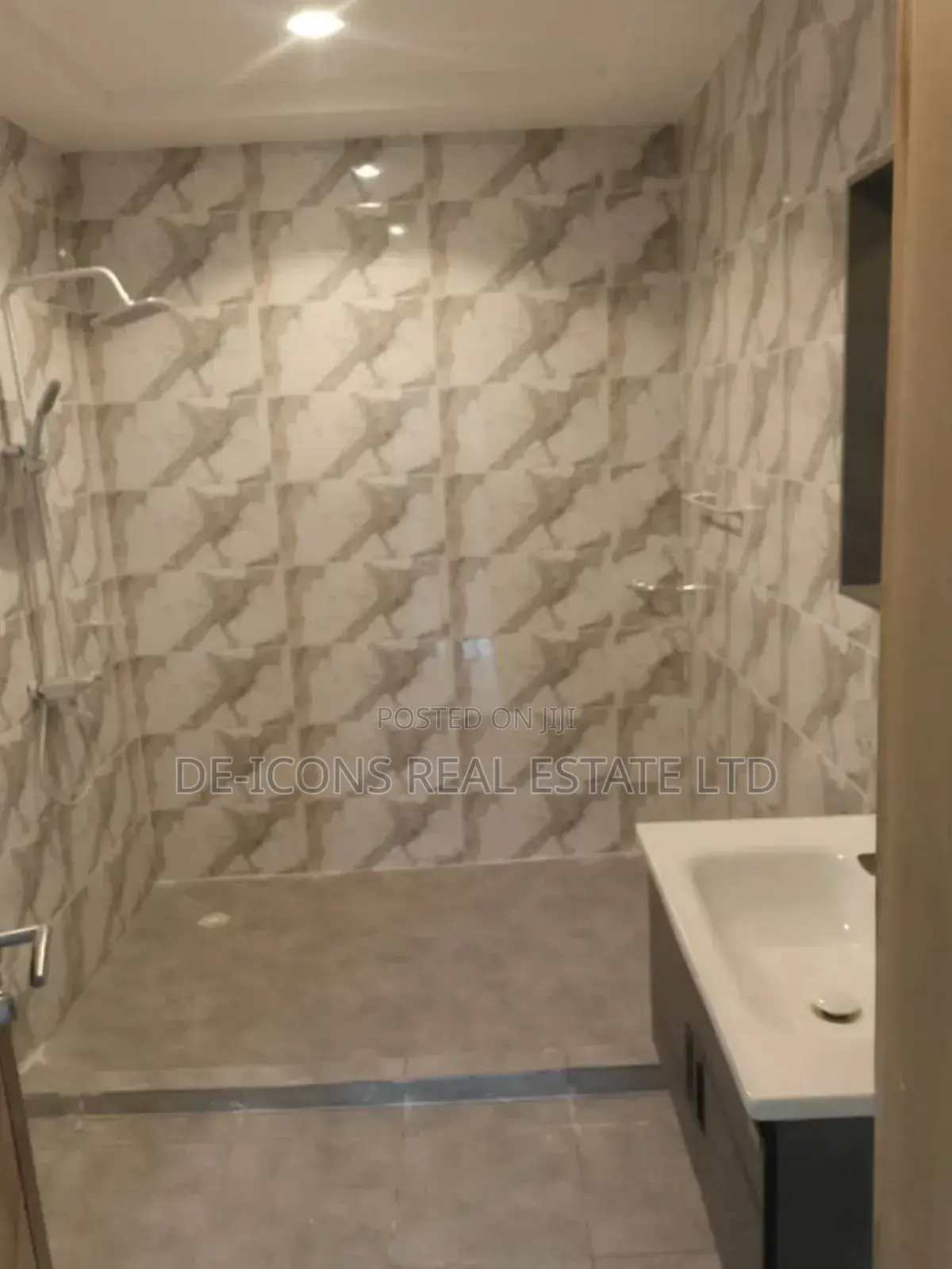 2bdrm House in De-Icons Real Estate, Awutu Senya East Municipal