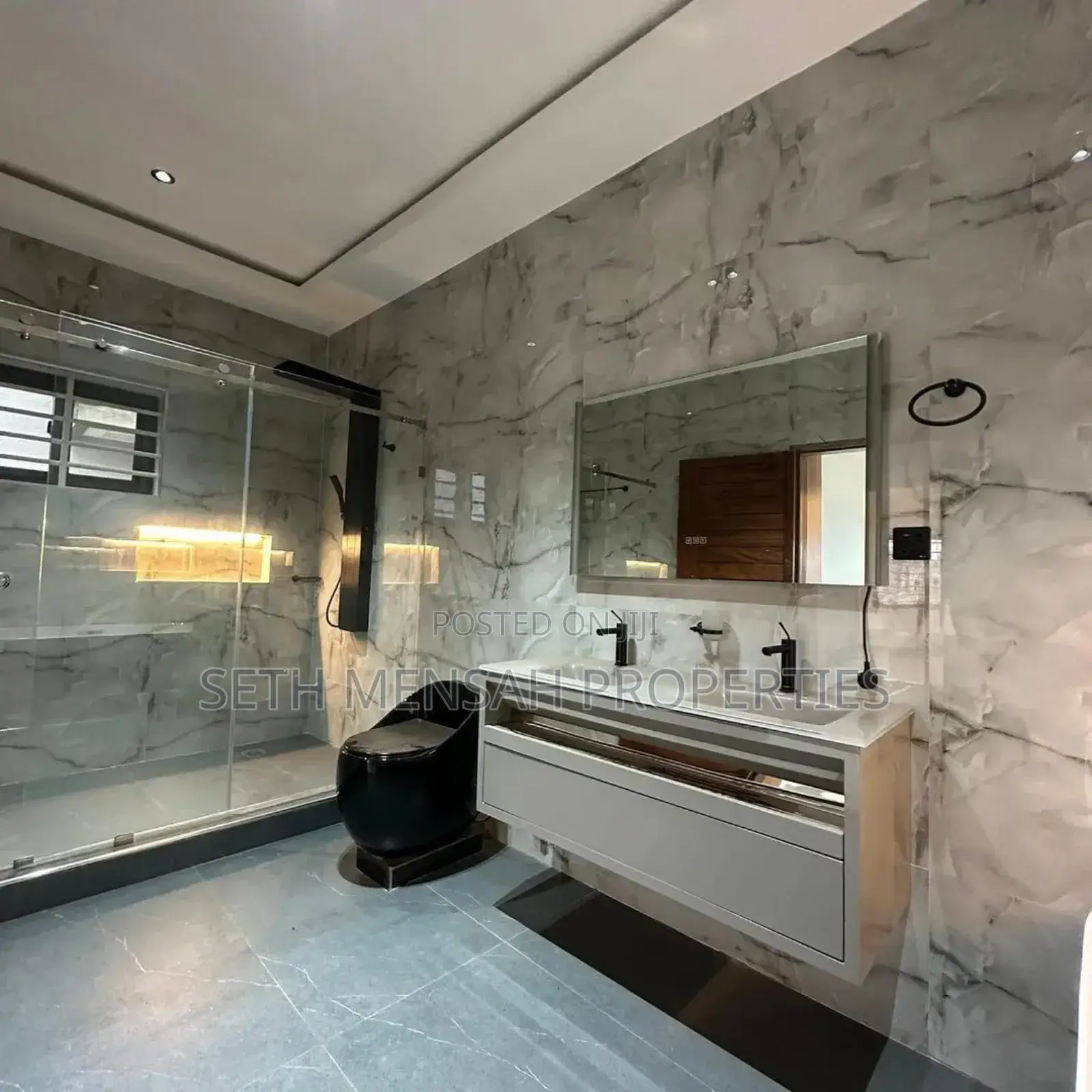 4bdrm House in Adenta for sale
