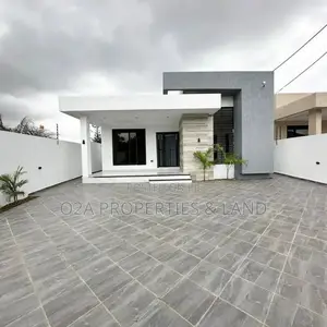 3bdrm House in Lakeside Estate for sale