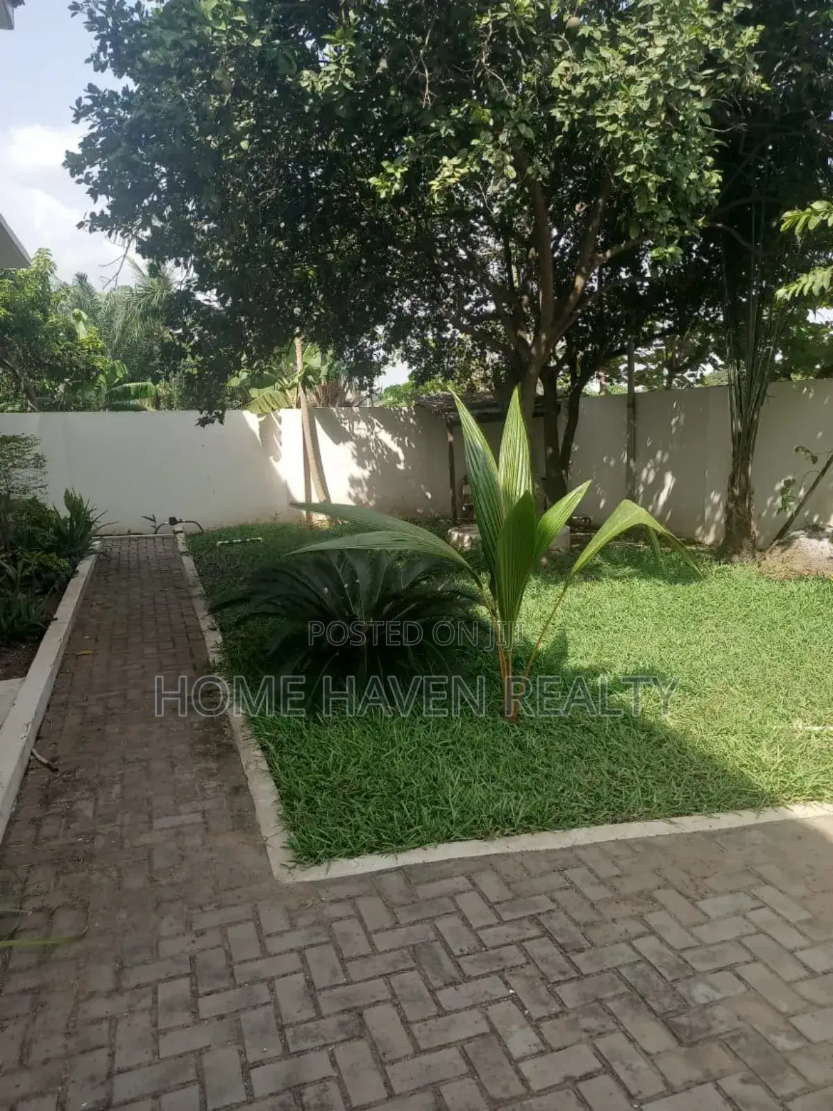 6bdrm House in Haasto Total, Haatso for sale