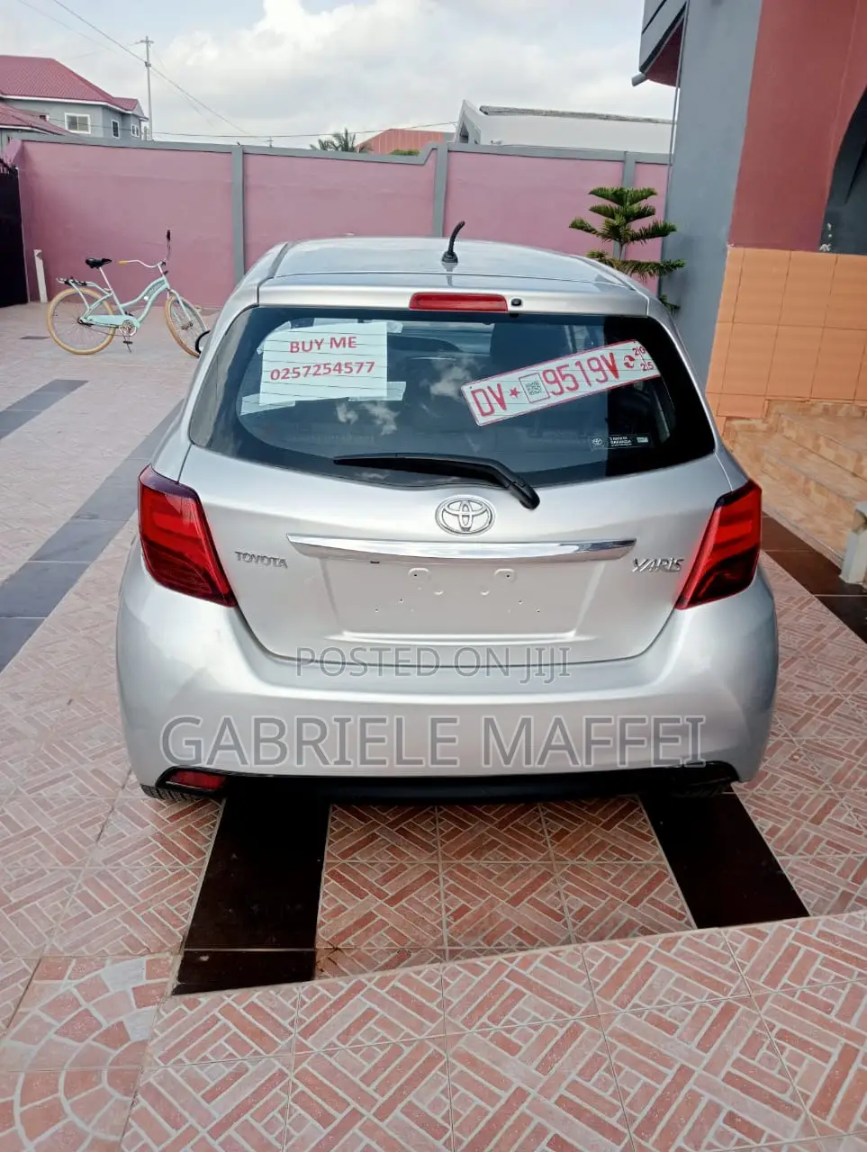 Toyota Yaris L Hatchback 5dr 2017 Gray