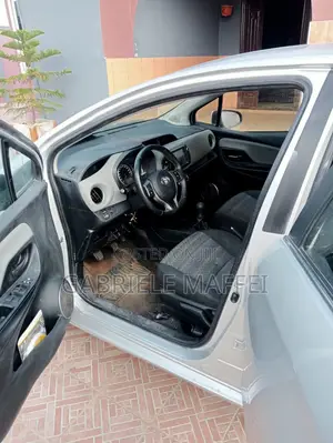 Toyota Yaris L Hatchback 5dr 2017 Gray