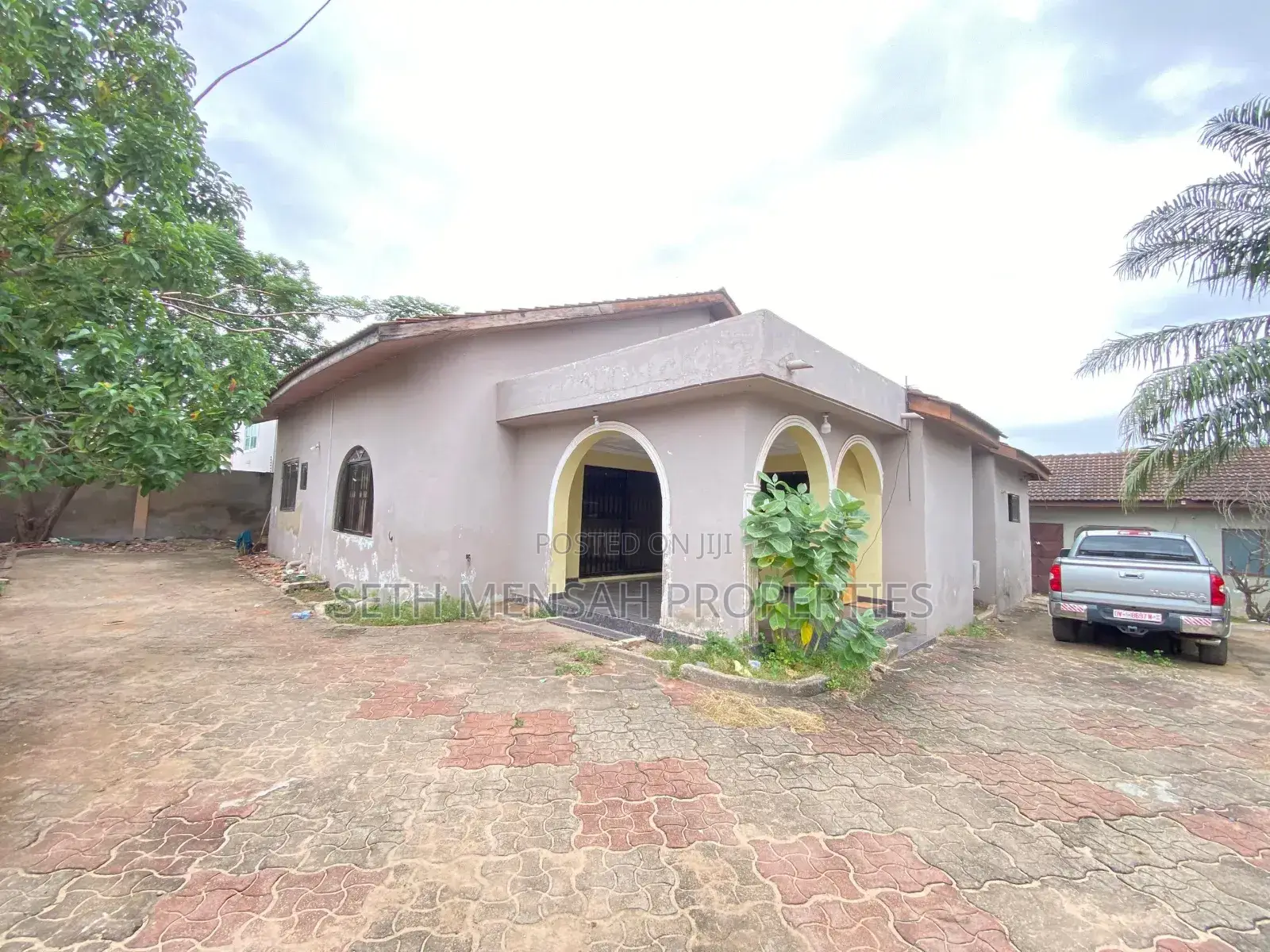 7bdrm House in Parakuo Estate for sale