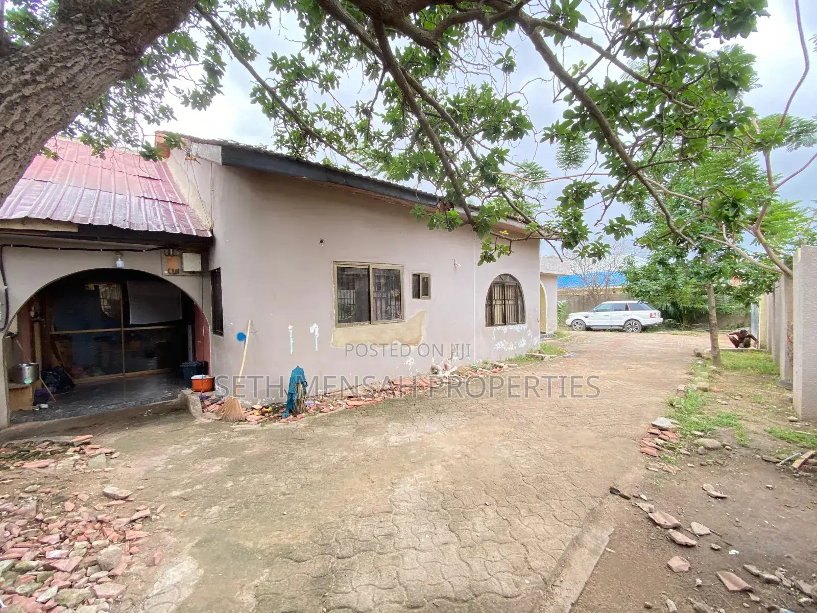 7bdrm House in Parakuo Estate for sale