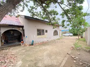 7bdrm House in Parakuo Estate for sale