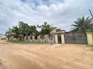 7bdrm House in Parakuo Estate for sale