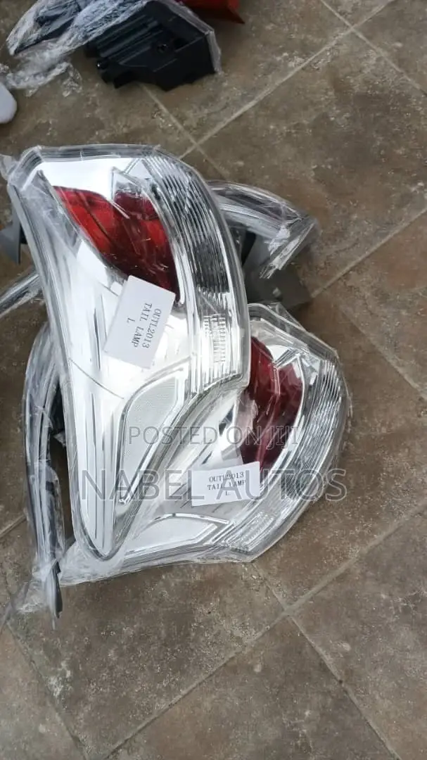 Outlander 2013 Tail Light Pair