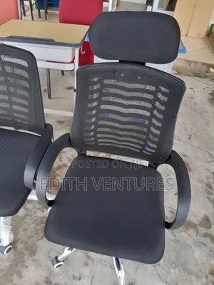 Akwaa Swivel Chair