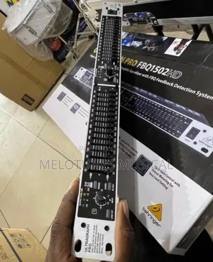 Behringer Ultragraph Pro Fbq1502hd 15-Band Stereo Graphic Equalizer.