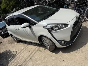 Toyota Sienta 2017 Gray