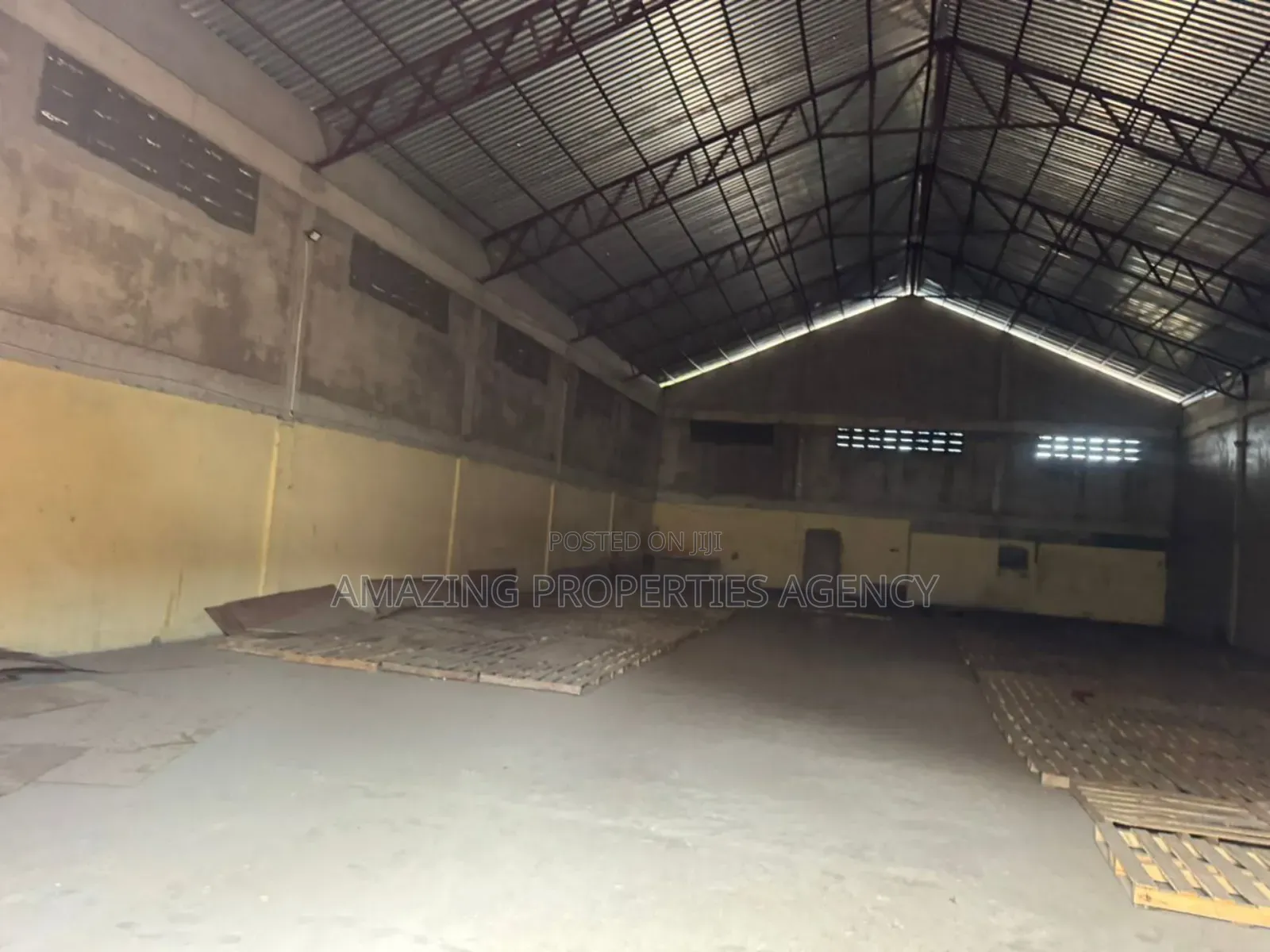 600sqm Warehouse for Rent at Circle