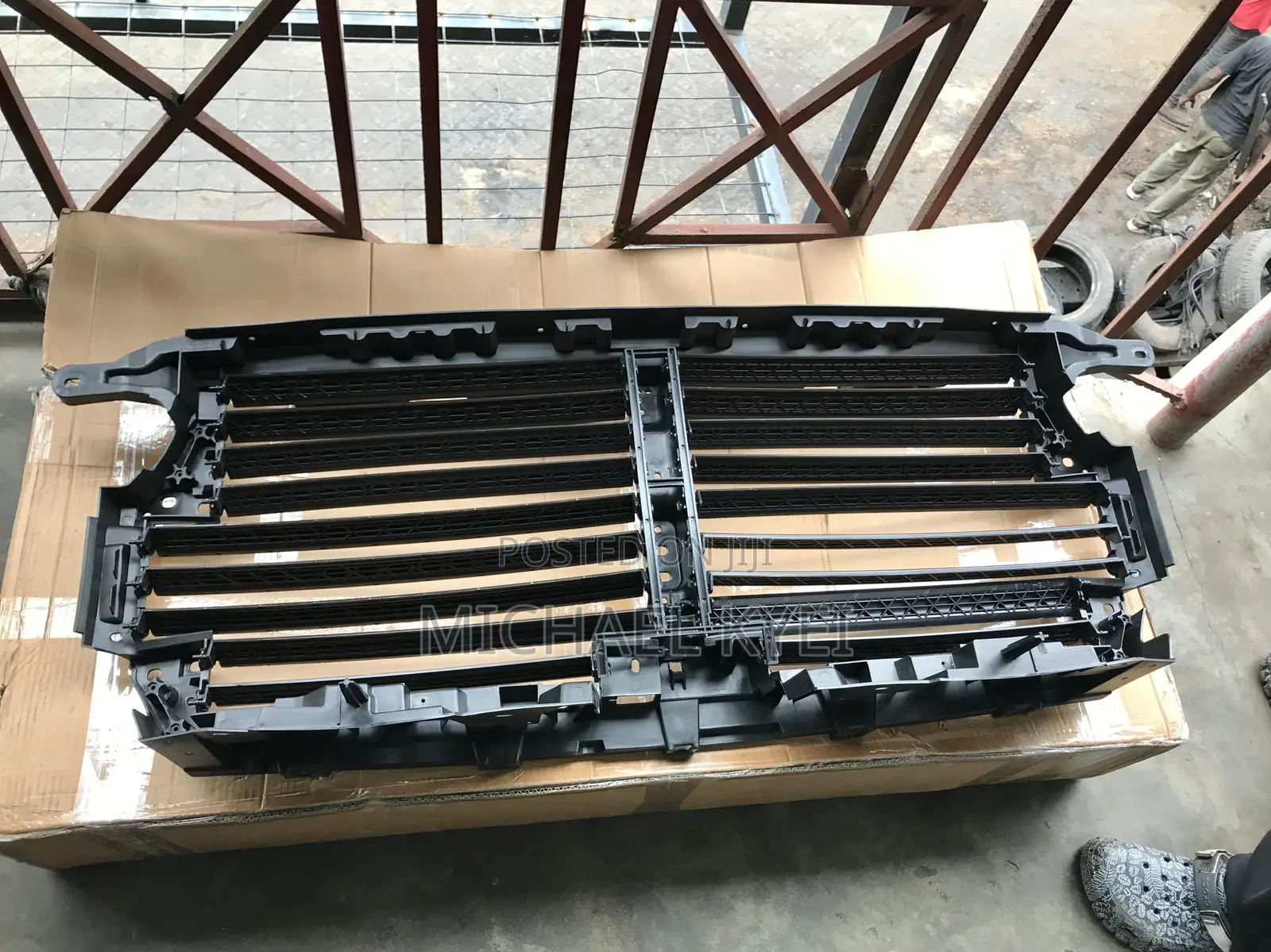 Ford F-150 2018 Shutter Grille With Motor