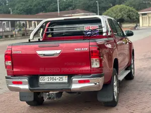 Toyota Hilux SR 4x4 2019 Red