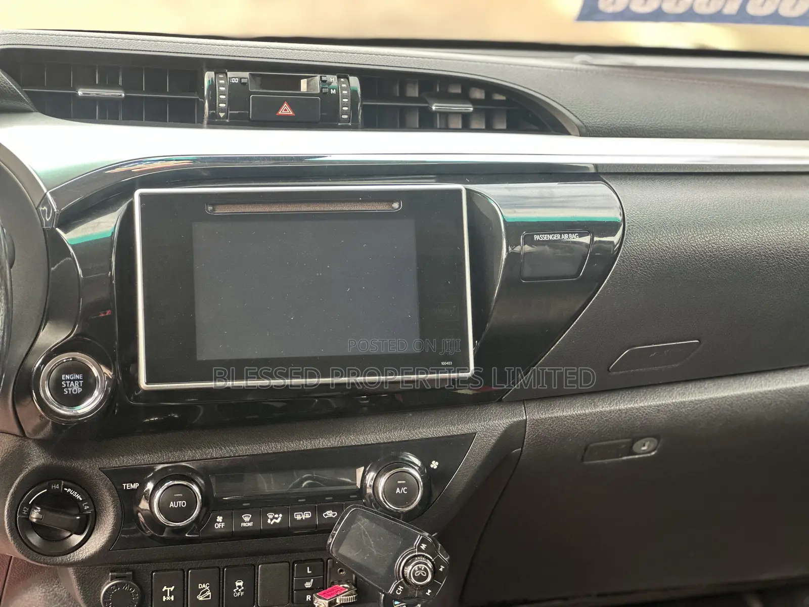 Toyota Hilux SR 4x4 2019 Red