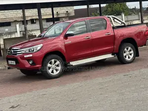 Toyota Hilux SR 4x4 2019 Red