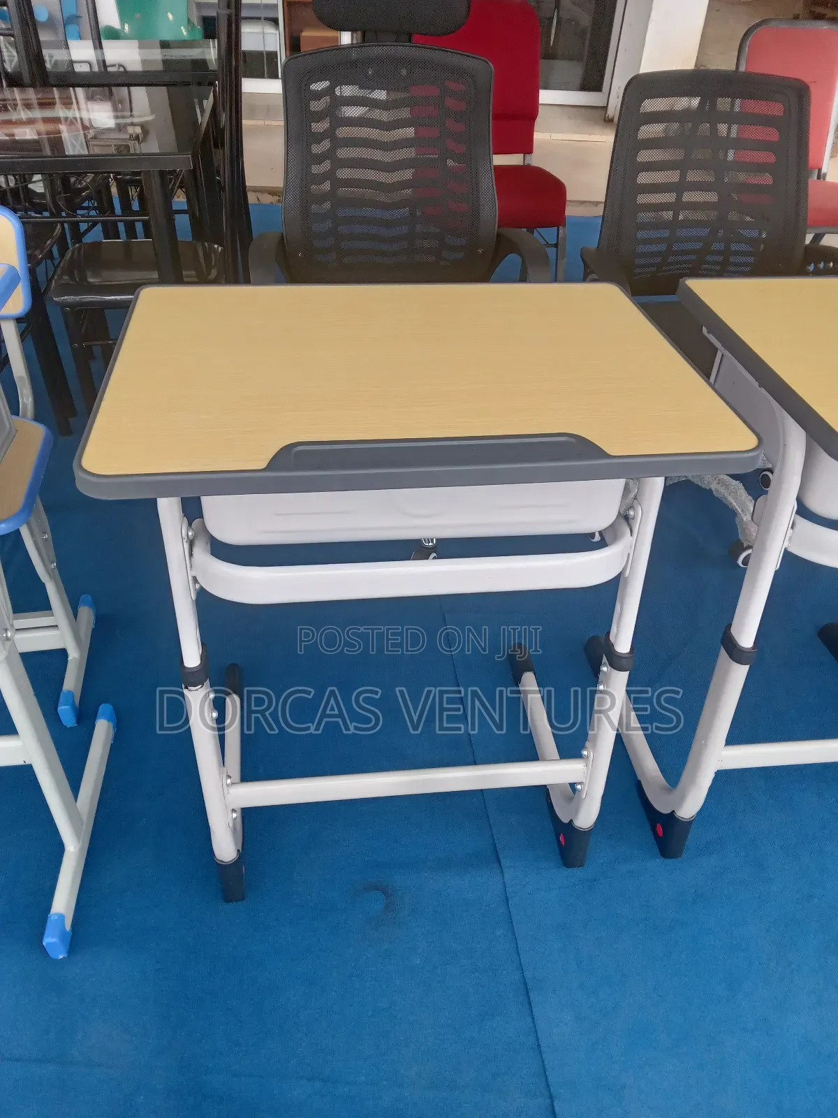 Zee Academia Desk