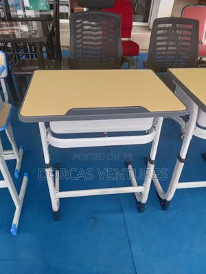 Zee Academia Desk