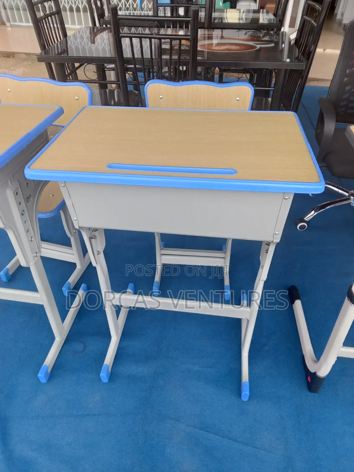 Jhyess Desk