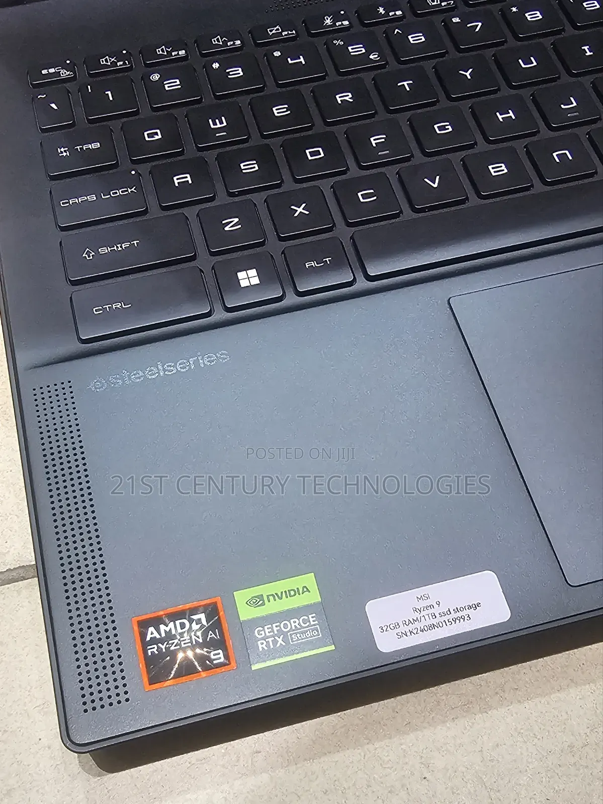 Laptop MSI Stealth 16 AI Studio 32GB AMD Ryzen 9 SSD 1T