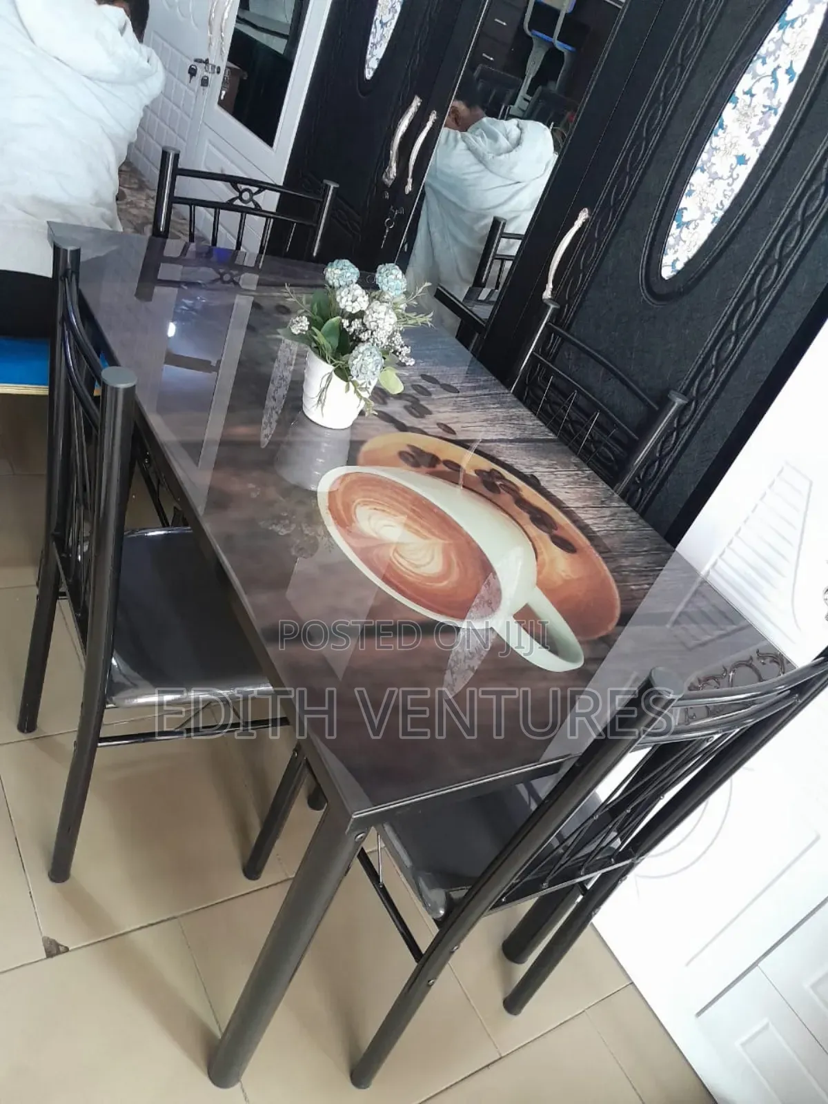 4 Heads Nuclear Dining Set ()