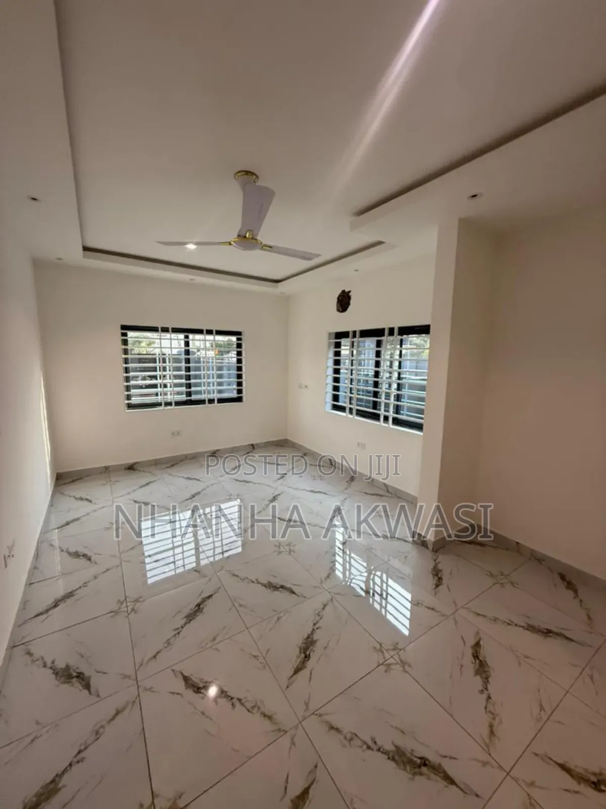 2bdrm Apartment in Community 19, Tema Metropolitan for rent