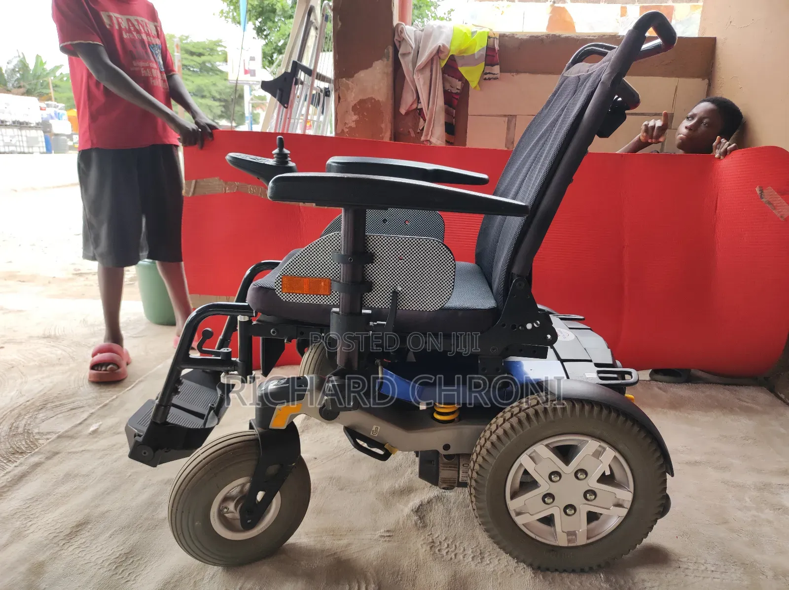 Adjustable Electronic/Electric Wheelchair