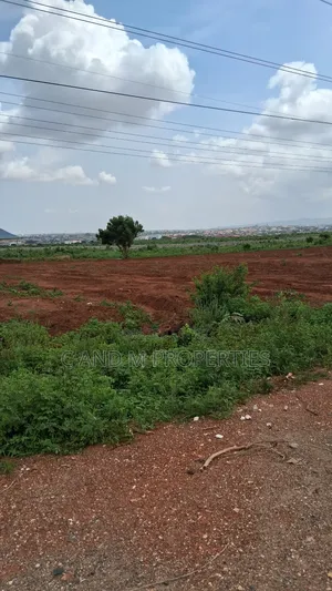 30 Acres of Land Amanfro