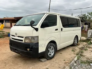 Toyota HiAce 2010 White