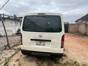 Toyota HiAce 2010 White