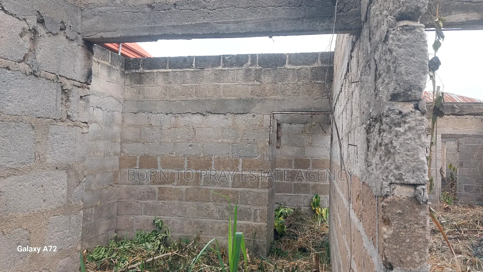 6bdrm House in Born To Pray Estate, Ejisu-Juaben Municipal for sale