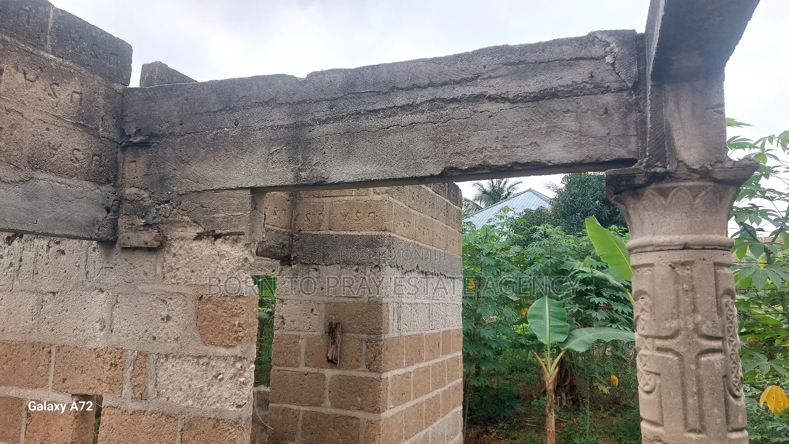6bdrm House in Born To Pray Estate, Ejisu-Juaben Municipal for sale