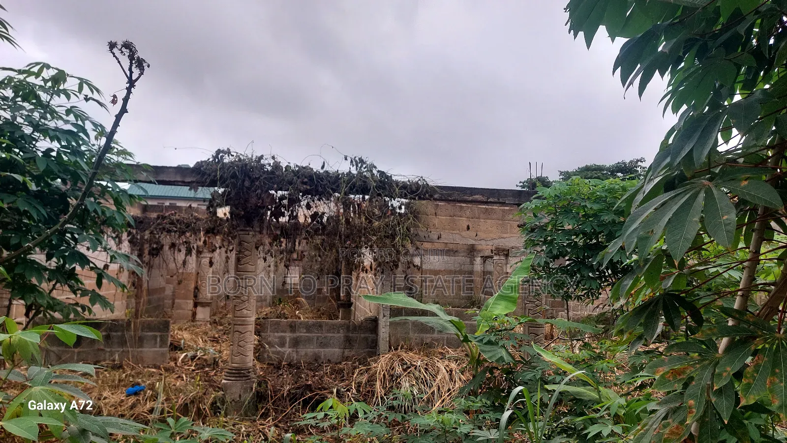 6bdrm House in Born To Pray Estate, Ejisu-Juaben Municipal for sale