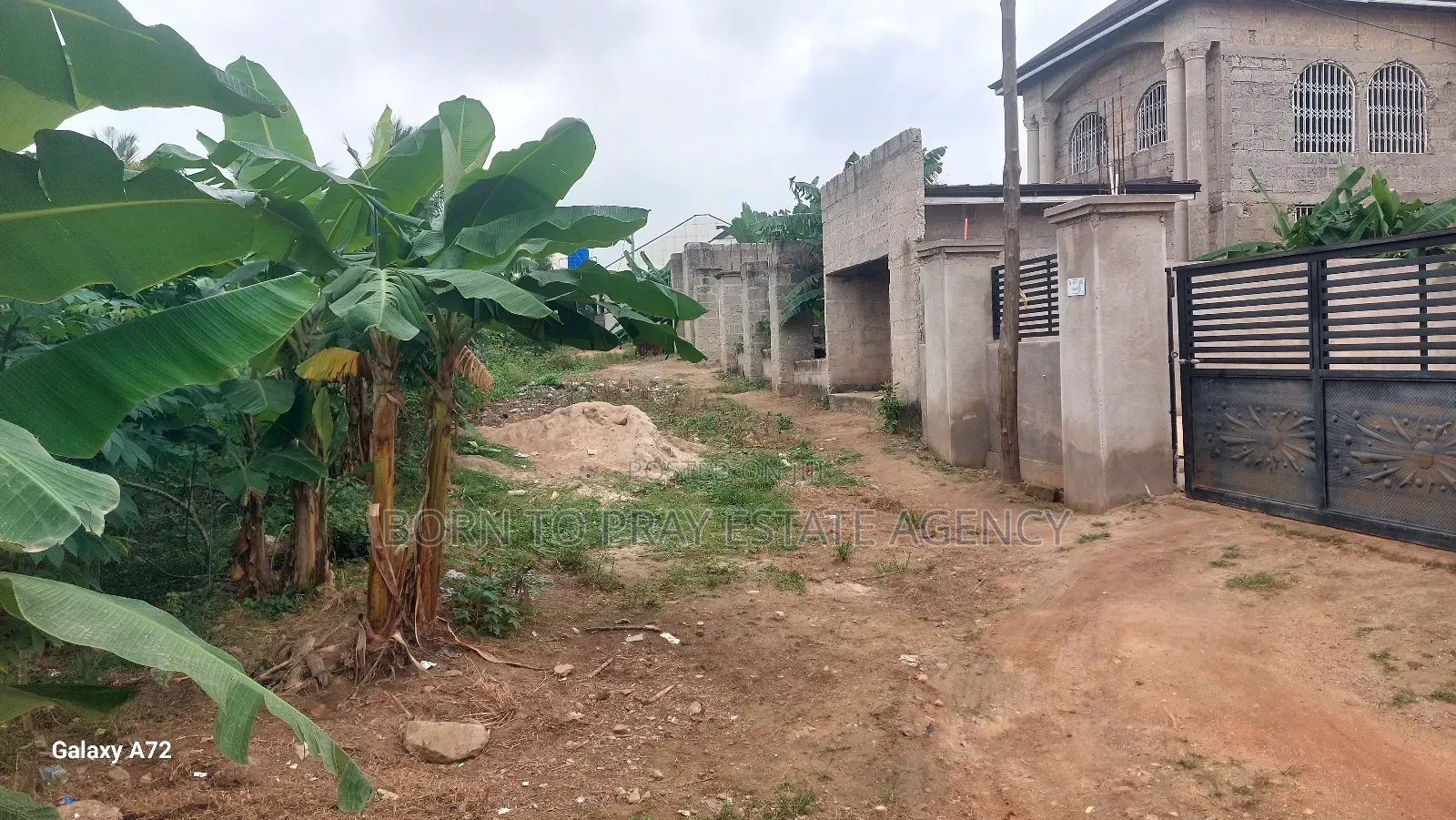 6bdrm House in Born To Pray Estate, Ejisu-Juaben Municipal for sale