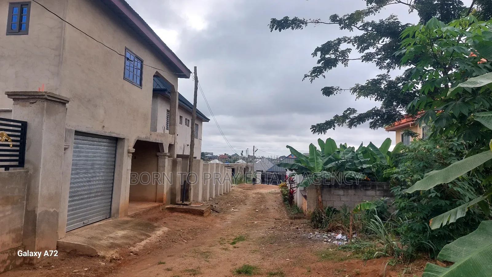 6bdrm House in Born To Pray Estate, Ejisu-Juaben Municipal for sale
