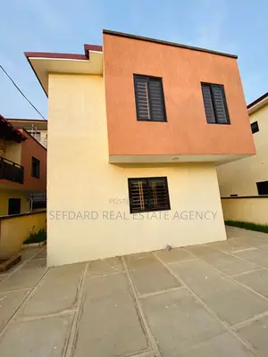 2bdrm Duplex in The Mall for rent