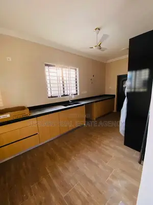 2bdrm Duplex in The Mall for rent
