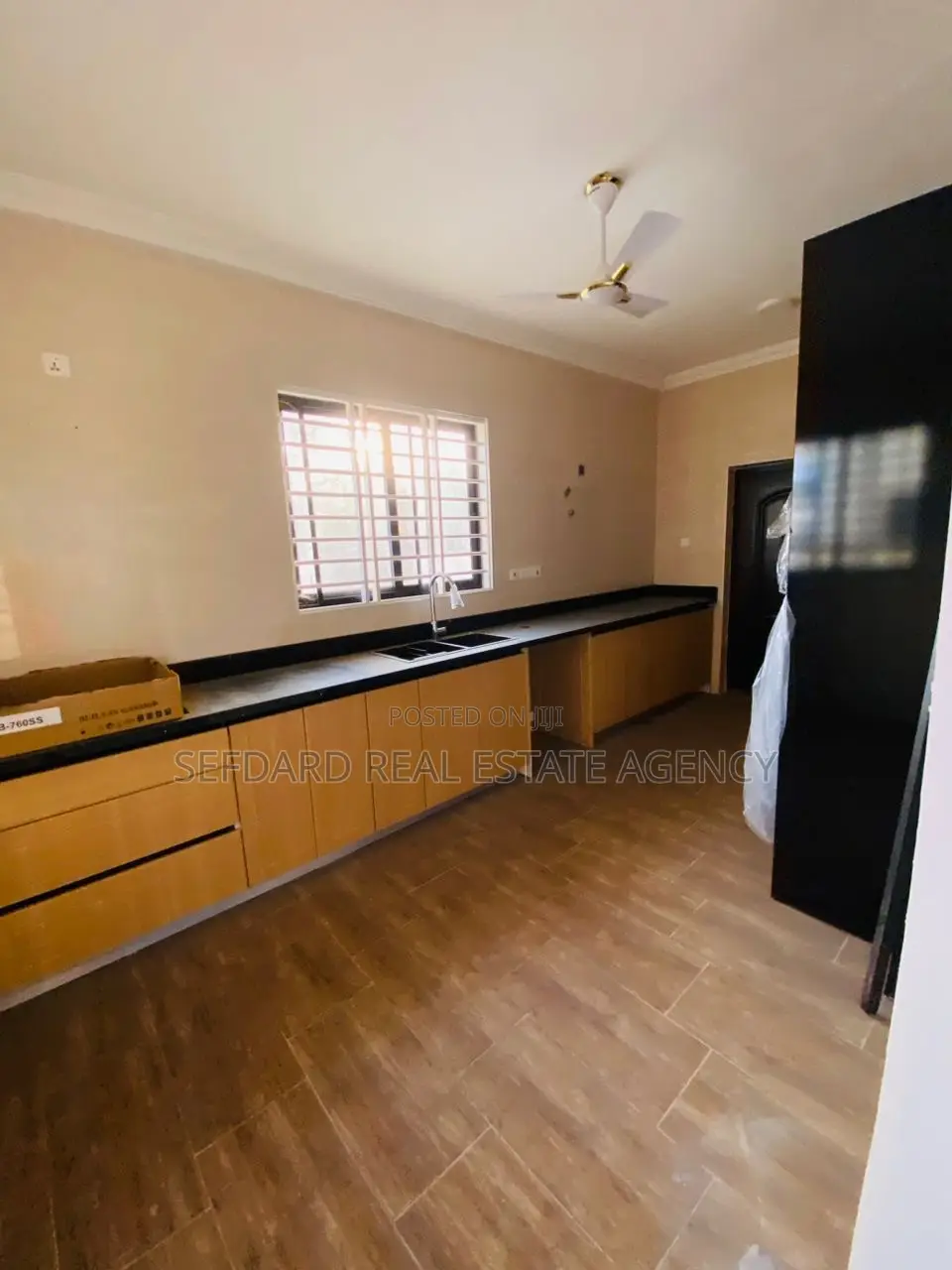 2bdrm Duplex in The Mall for rent