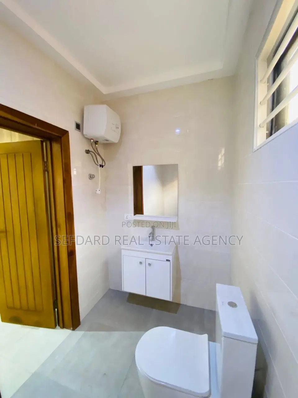 2bdrm Duplex in The Mall for rent