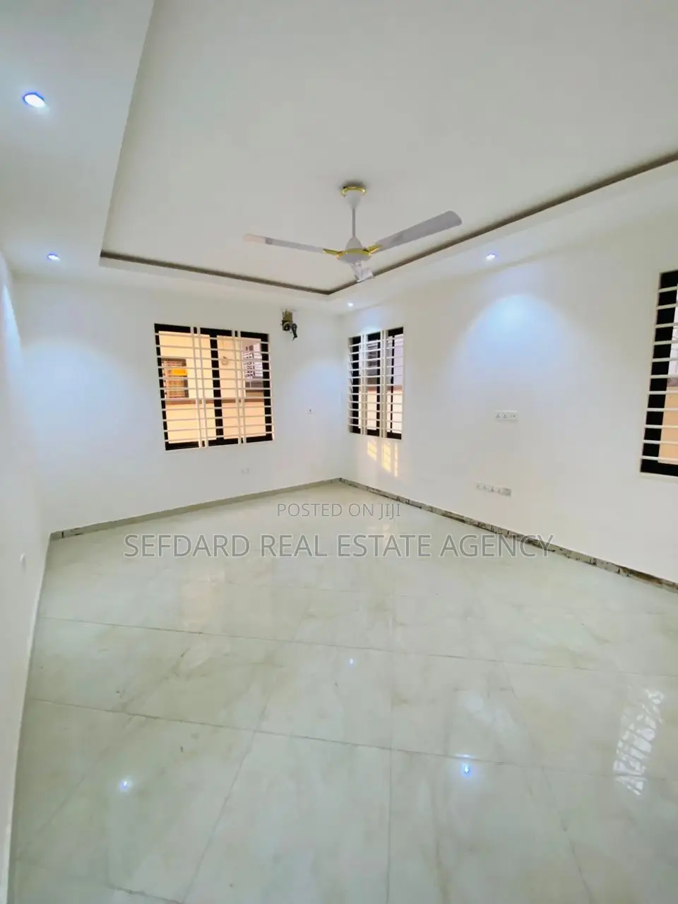 2bdrm Duplex in The Mall for rent