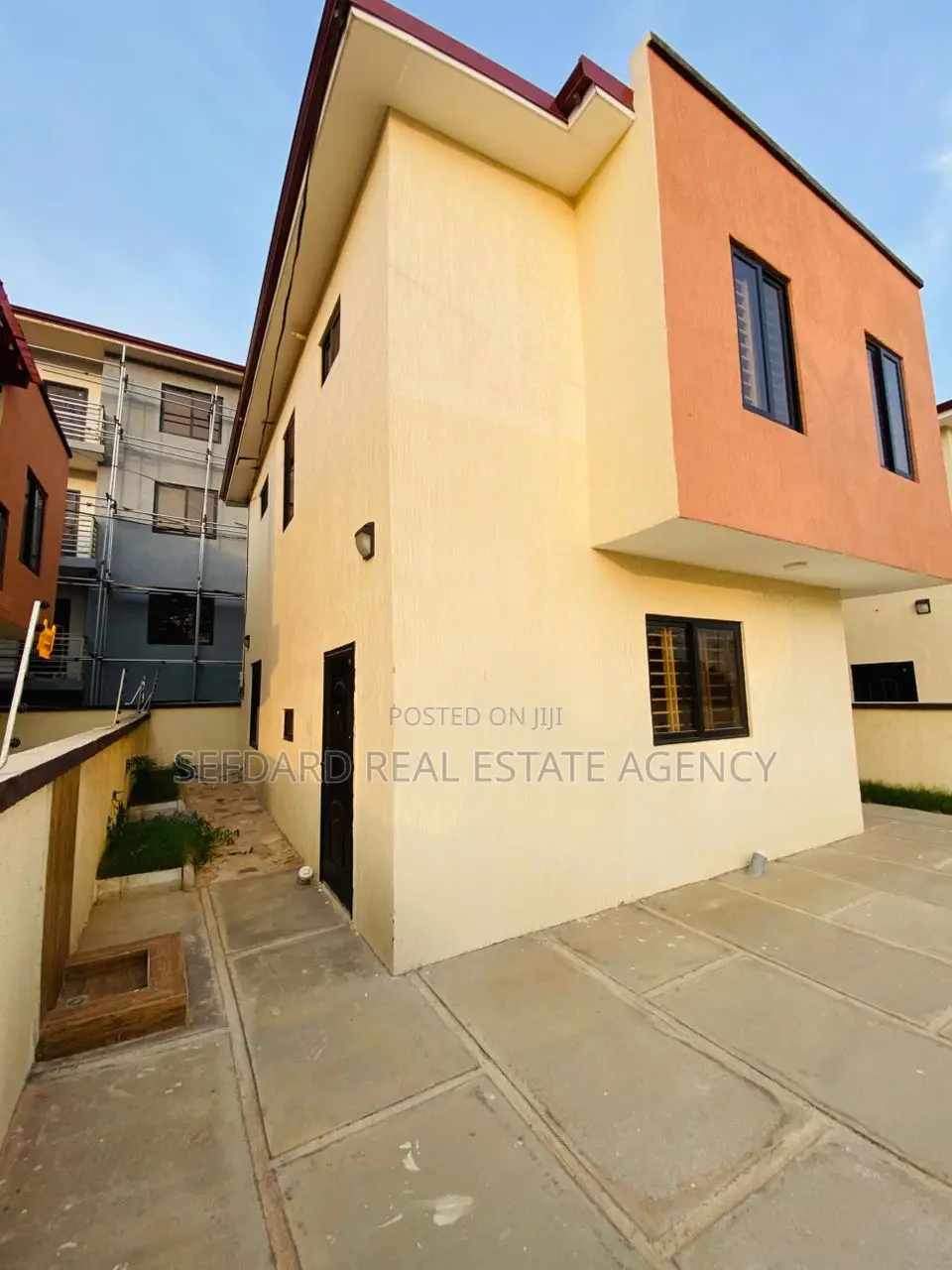 2bdrm Duplex in The Mall for rent