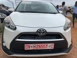 Toyota Sienta 2017 Gray
