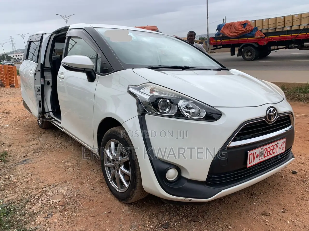 Toyota Sienta 2017 Gray