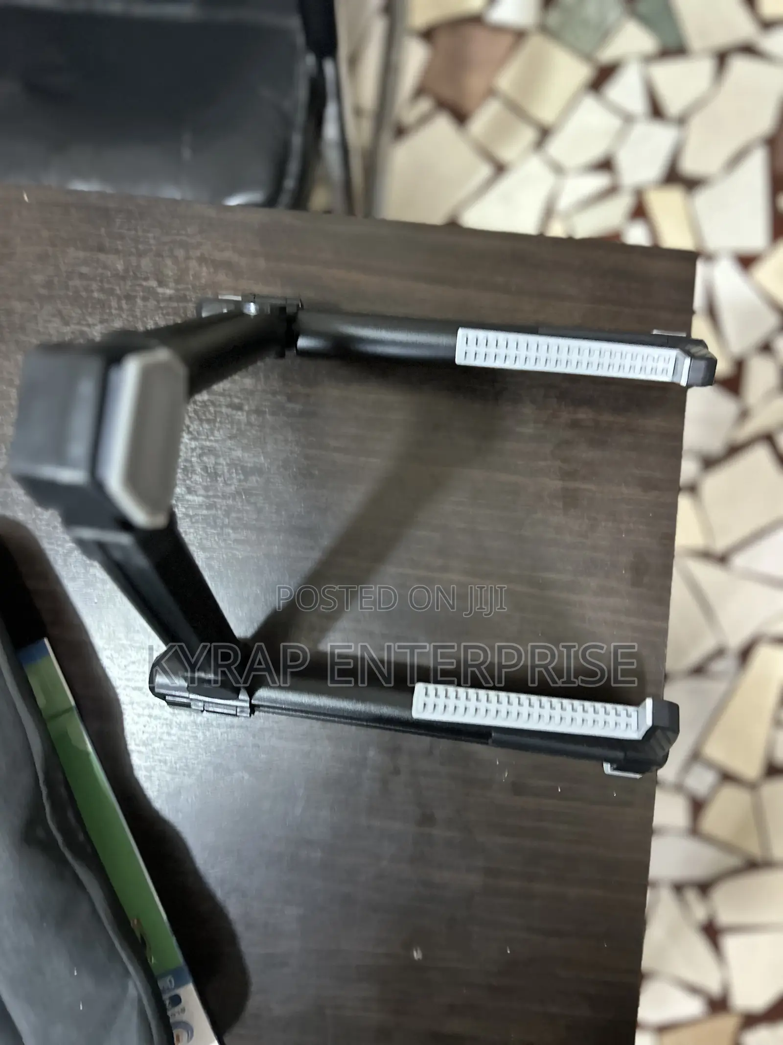 Easy Guitar Stand