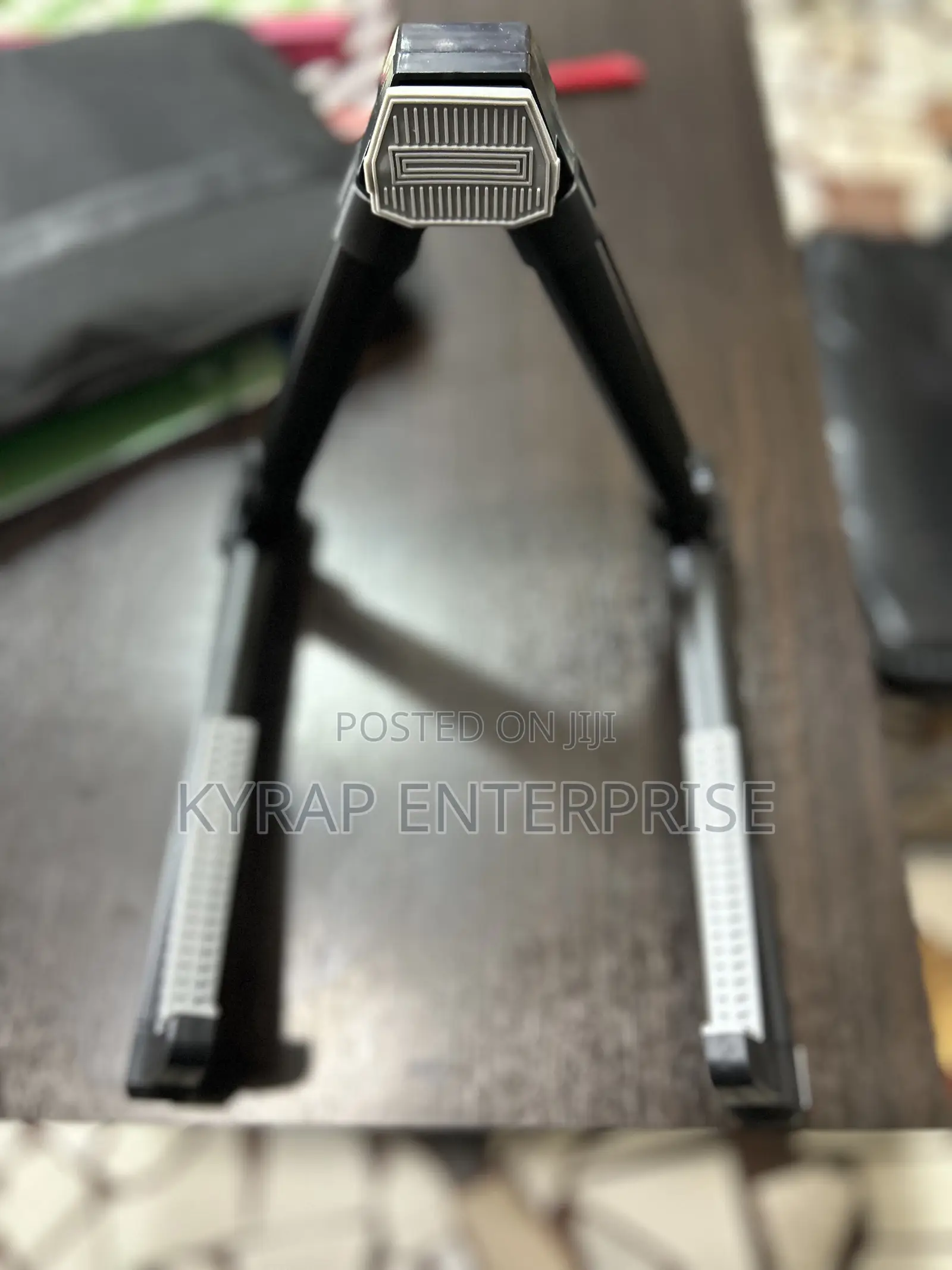 Easy Guitar Stand