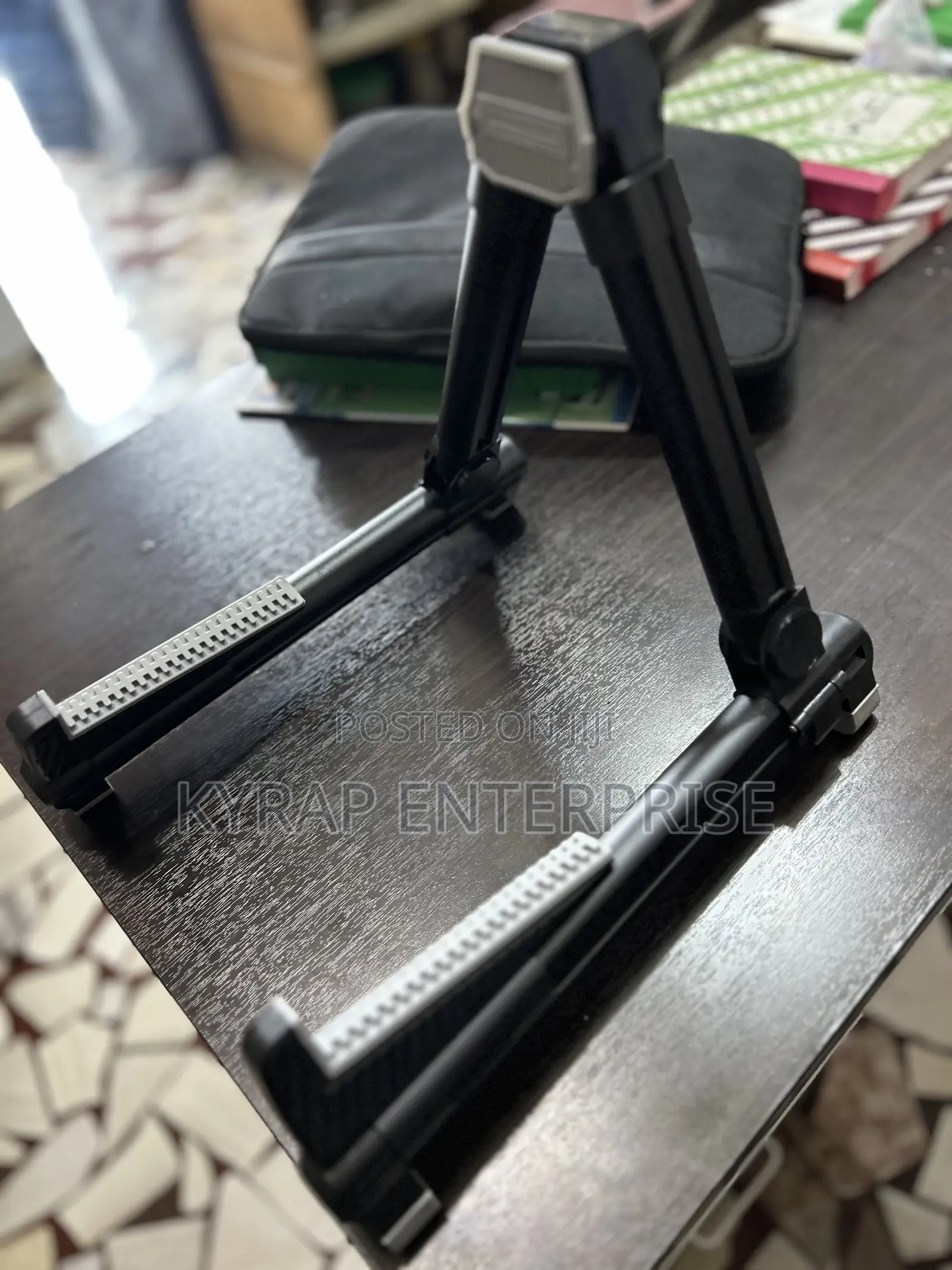 Easy Guitar Stand
