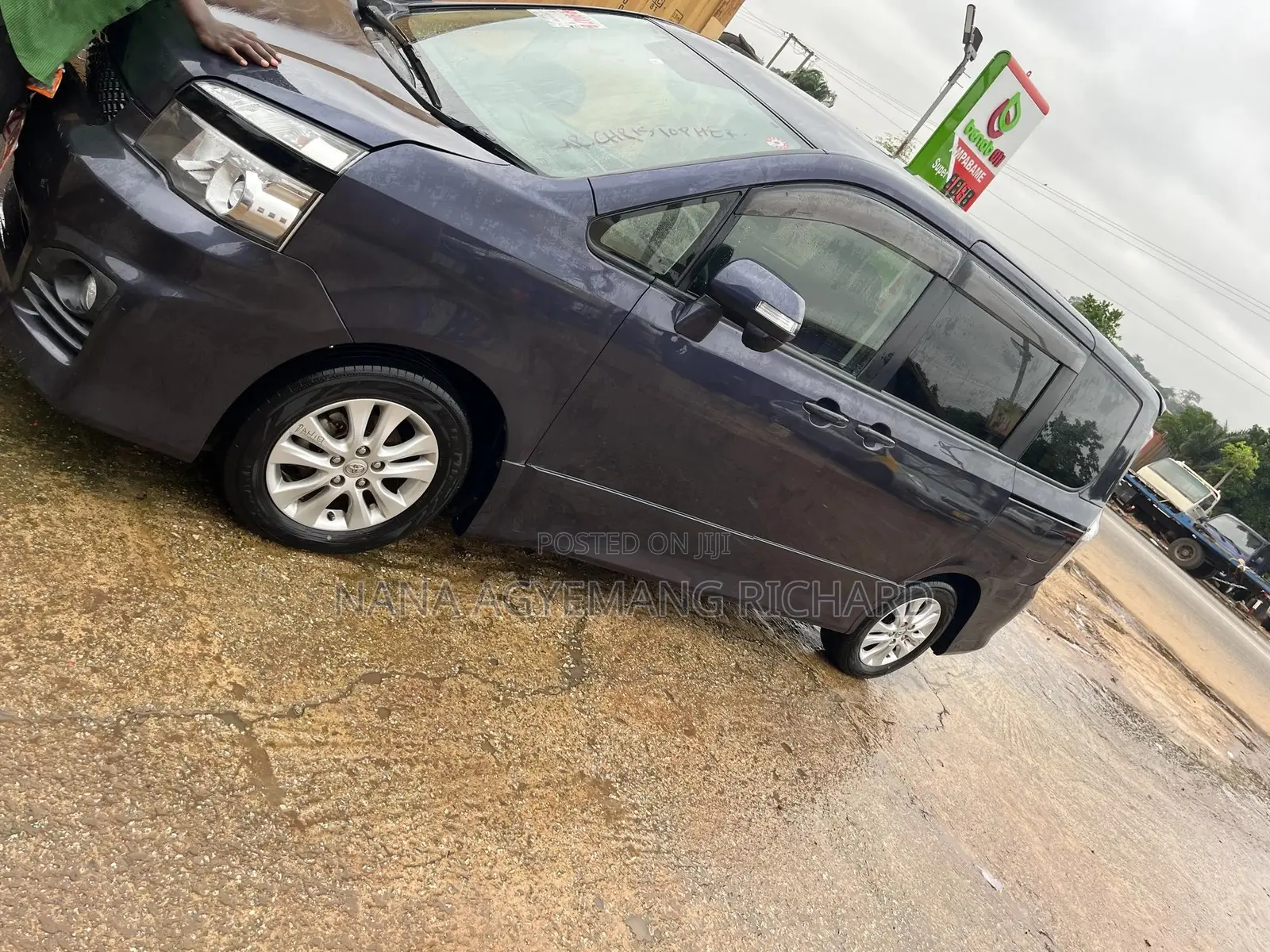 Toyota Voxy 2013 Blue