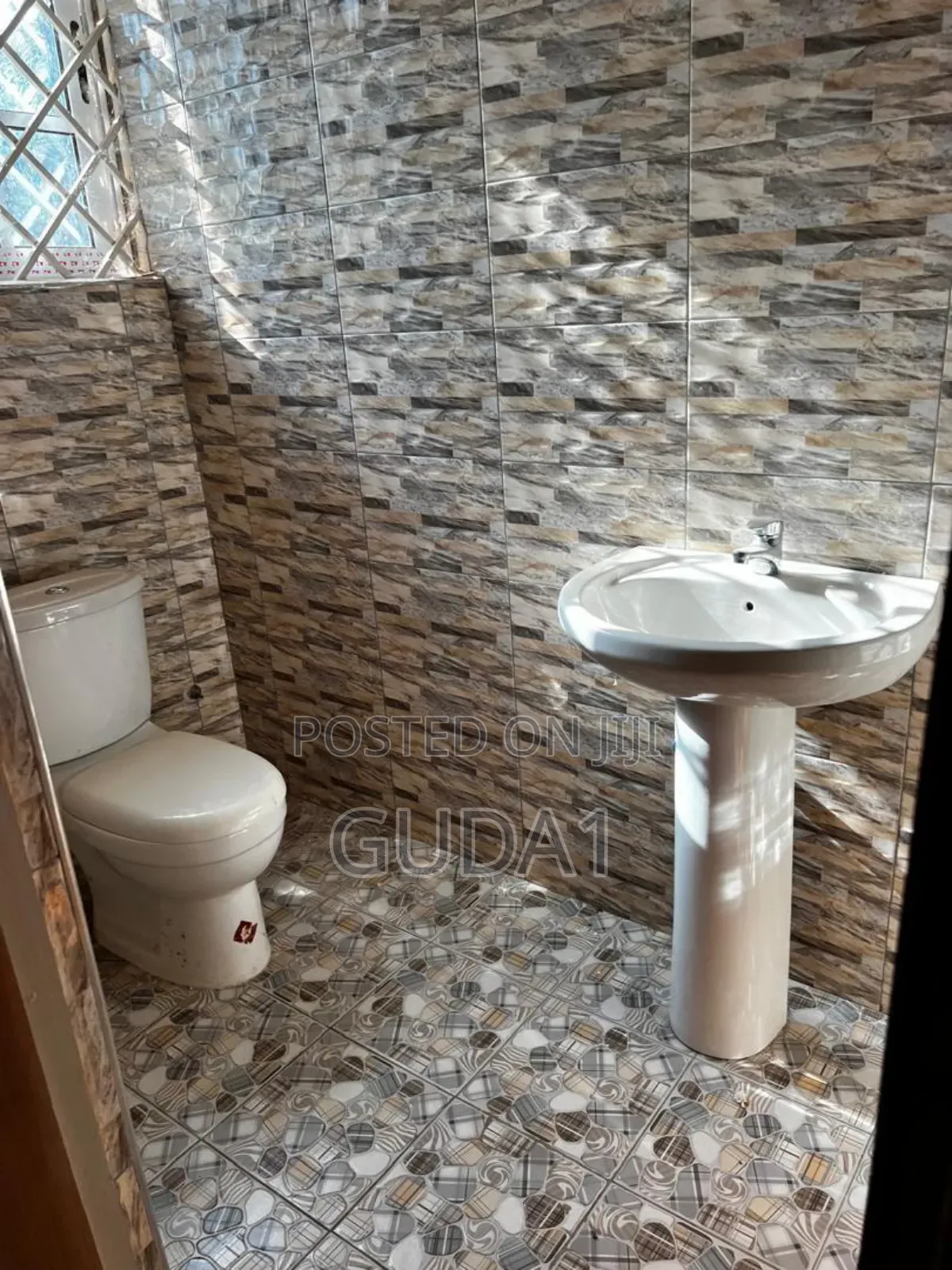 Furnished 10bdrm Mansion in Abuakwa, Kumasi Metropolitan for sale