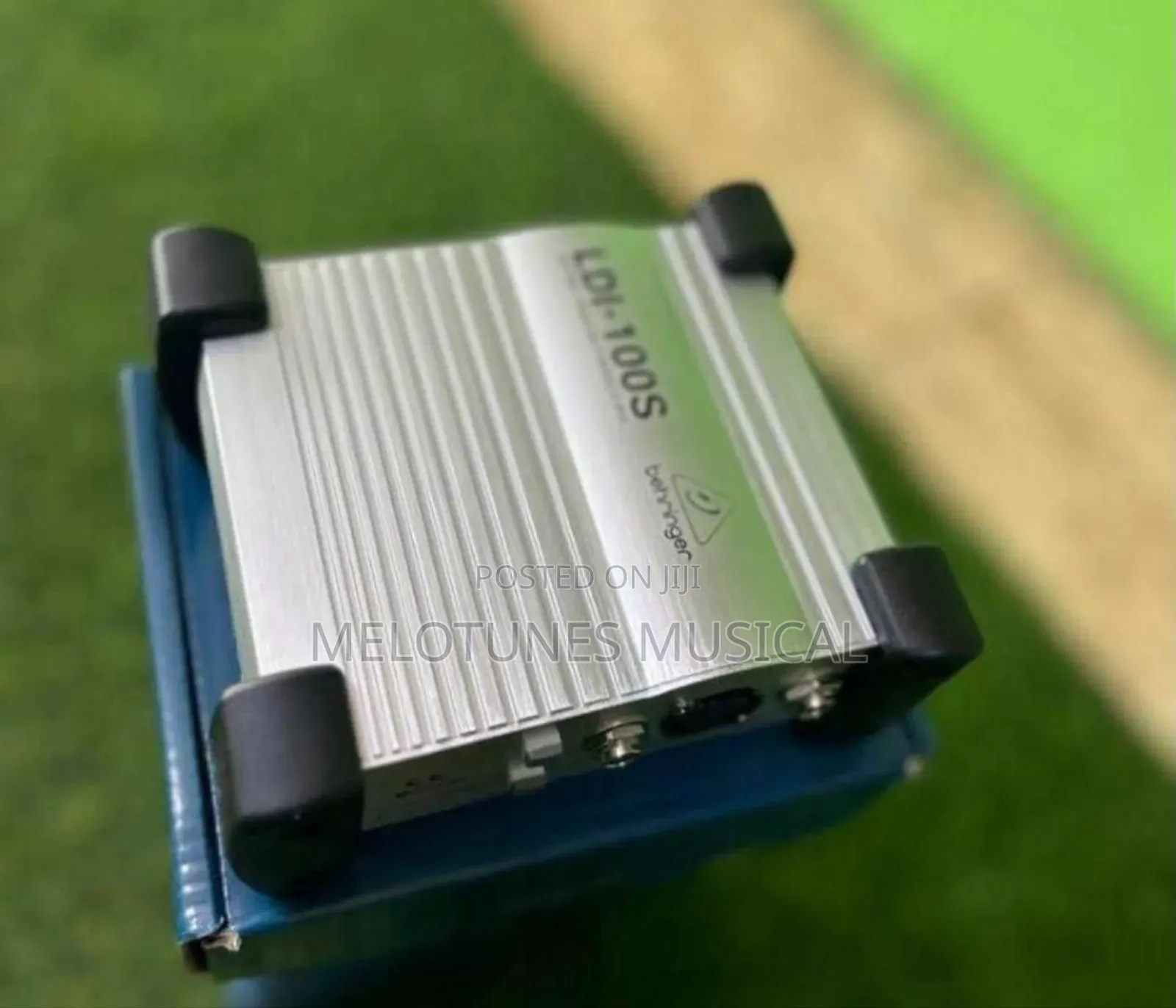 Behringer Ultra-Di Di100 Active Direct Injection (Di) Box.